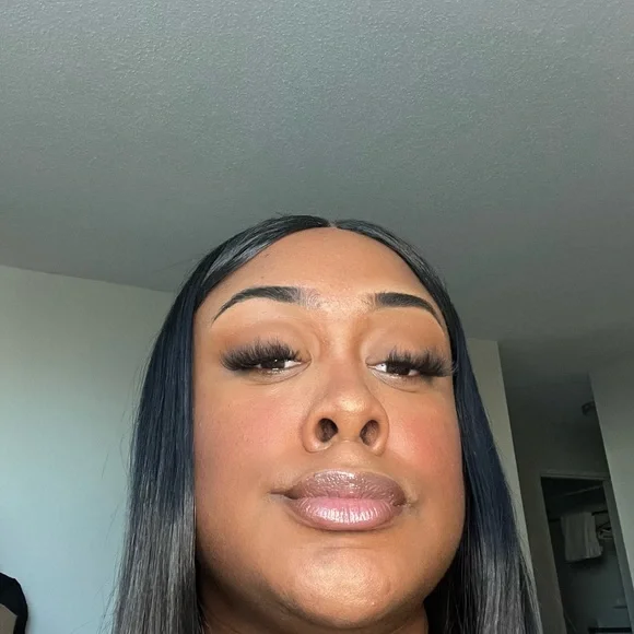 Meet Your Posher - Picture 2 of 5